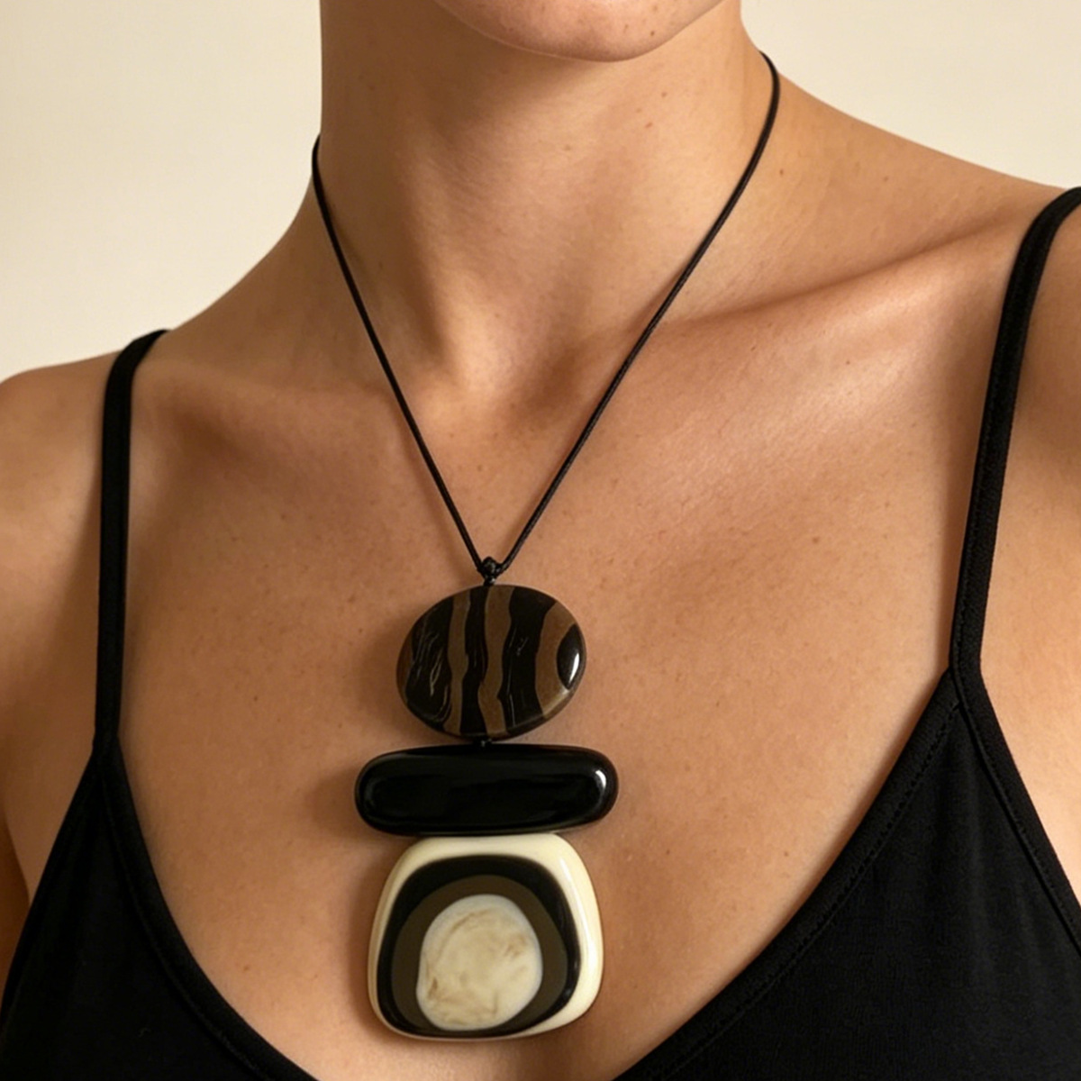 Collar de Mujer con Colgante G - Ethnic Fashion Trends 2026 reseña y precio